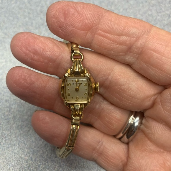 Vintage 1956 Bulova Women's Gold-Tone Watch and a gold Pulsar watch. 2 watches - Picture 6 of 13